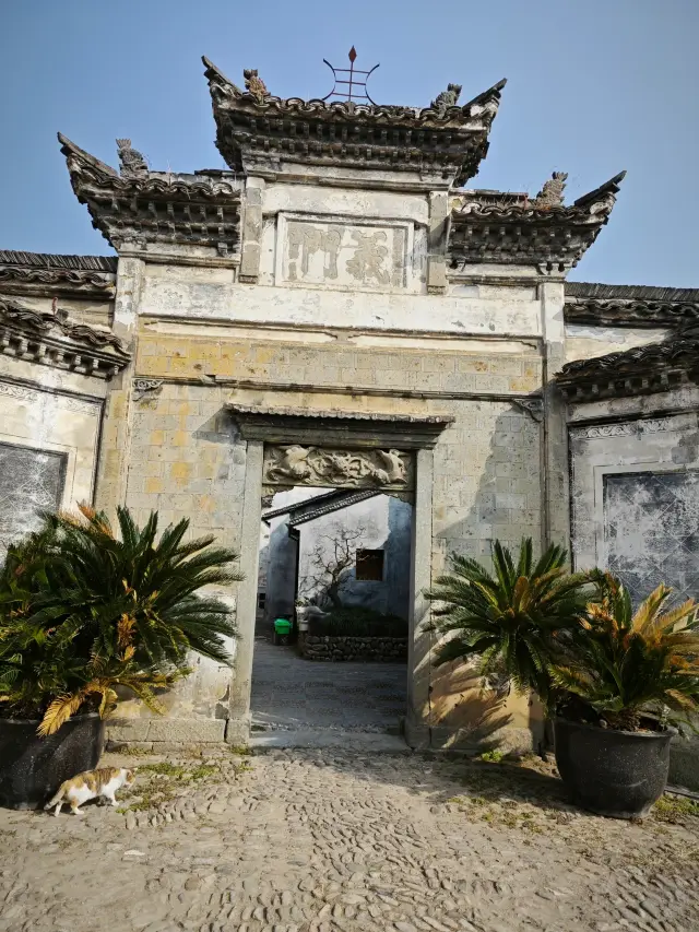 An off-the-beaten-path ancient town, a Jiangnan ancient village reachable within 1h from Hangzhou