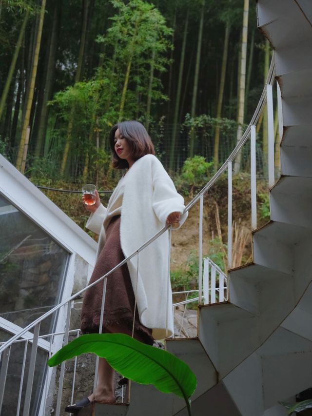在夢境中醒來，竟然住進了森林童話樹屋…