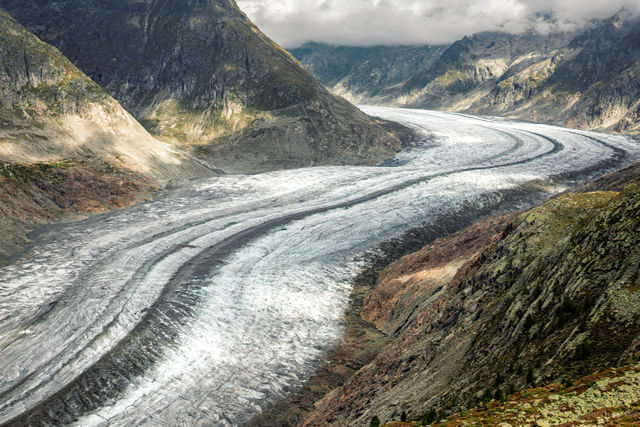 這次第一站先到阿萊奇冰川，因為它是世界遺產，阿爾卑斯最大的冰川，也因為天氣變暖冰川有可能在本世紀消失