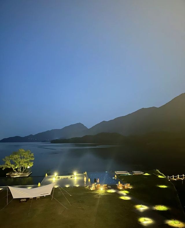 只住了一晚，就不想回家思無邪