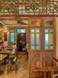 This is a retro café in Xiguan that seems to have stepped out of a painting, Houmi.