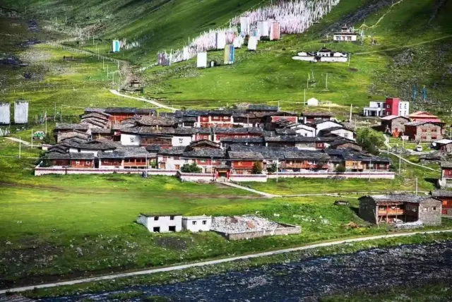 Encounter the Mysterious Pure Land—Moska. Jiaju Tibetan Village.
