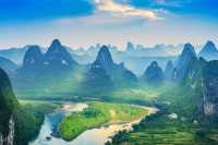 聽聽土著講桂林--遊江坐船還是坐竹筏。