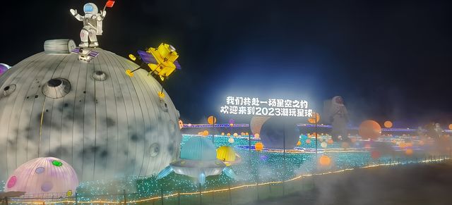 夜遊大陽山，瓊樓花月夜