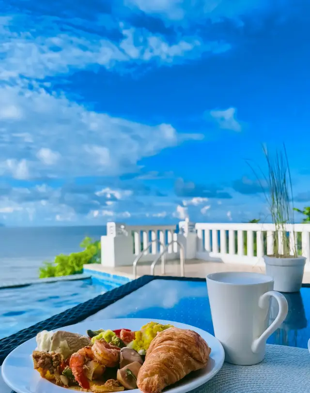 A complete guide for first-time visitors to Phuket. Save it for later!