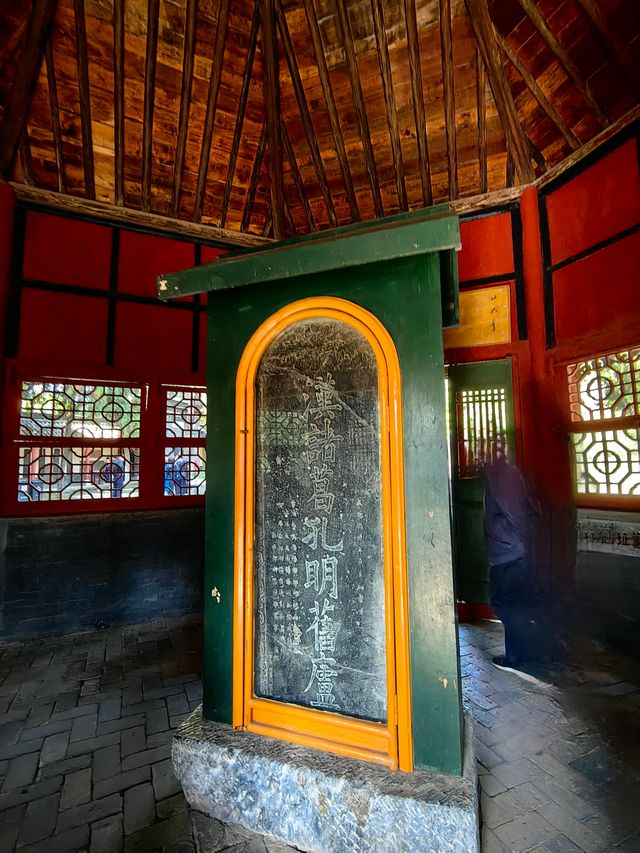 臥龍岡武侯祠。