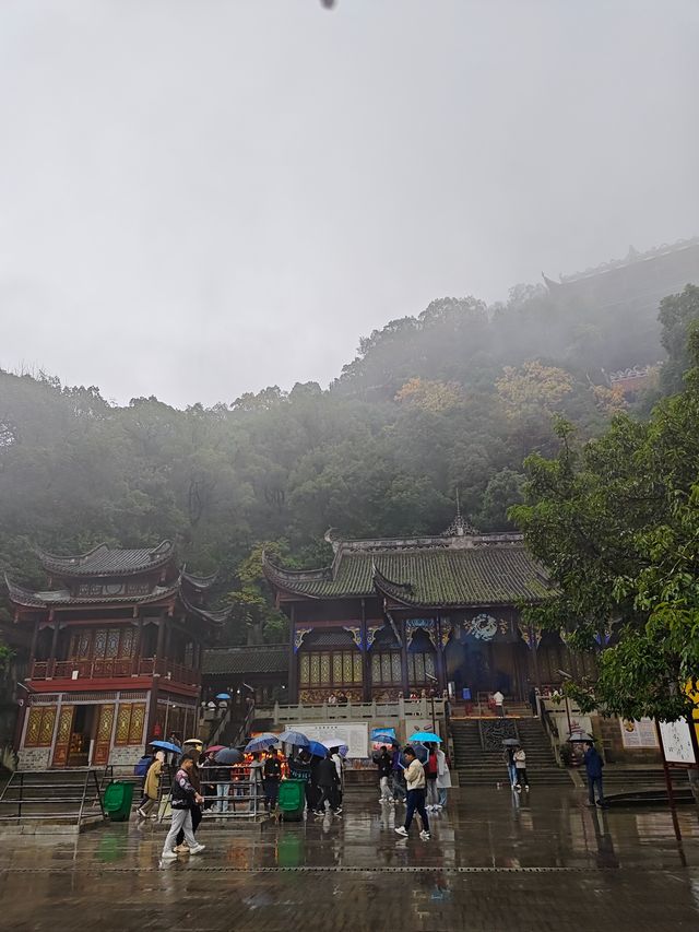 雨遊重慶老君洞。