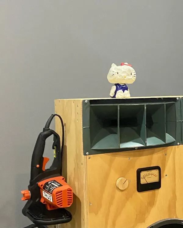 トム・サックスのBTS美術館Hybe Insight個展