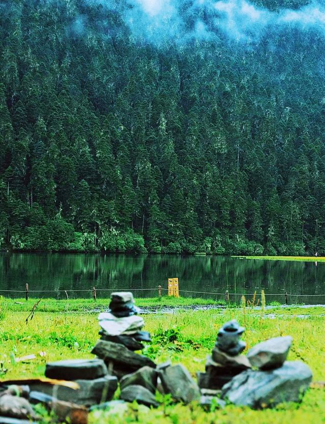 香格里拉無底湖～上帝遺失的綠翡翠～