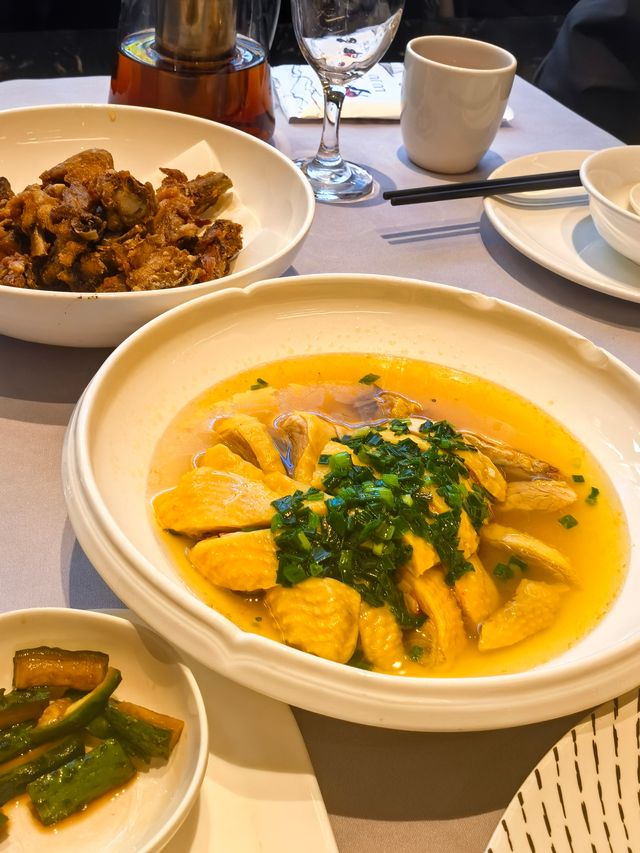爐居＆聞喜路美食街佼佼者，上海本幫菜一只鼎
