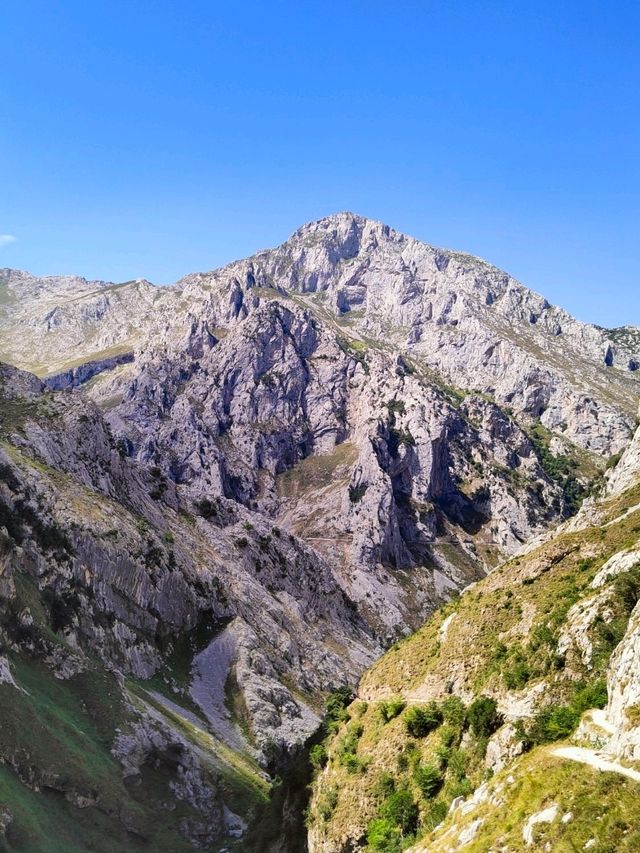 🌄 Escape to Spain’s Hidden Alps: Picos de Europa! 🌿