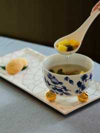 雲端、海浪和月色，像一首美食的詩歌