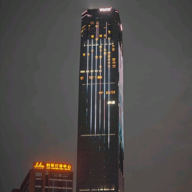 中山利和威斯汀——仿佛置身燈飾博物館
