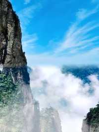 莽山五指峰：誰在雲端雕刻了巨型手掌？