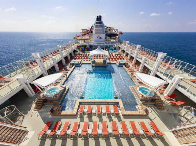 🚢 Summer Cruise Deal: Genting Dream Sailings from Singapore! ☀️🌴