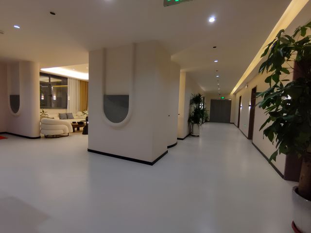 鳴沙山下，振揚客棧：枕沙望泉，夢迴敦煌