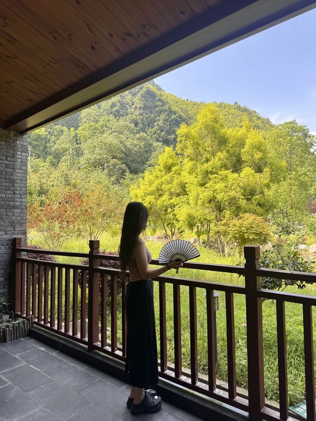 ｜喺山裏住到唔想走嘅staycation日常  上星期主城熱到溶晒，一腳油門衝入山裏，竟撞入呢座被