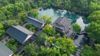 濟南的秋天，若有十分美，五龍潭必占七分。