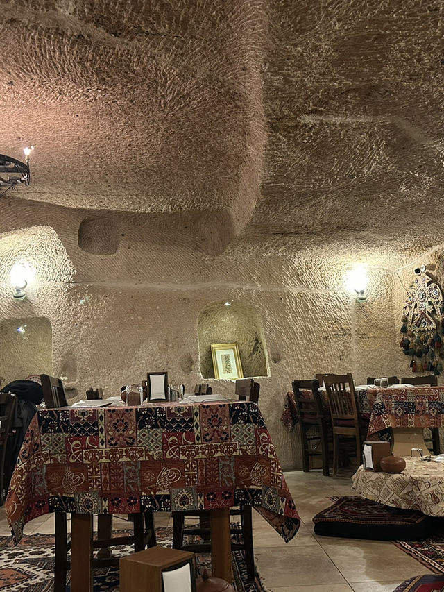 🏛️ 安納托利亞洞穴水療飯店｜藏在岩壁裡的夢境與溫泉