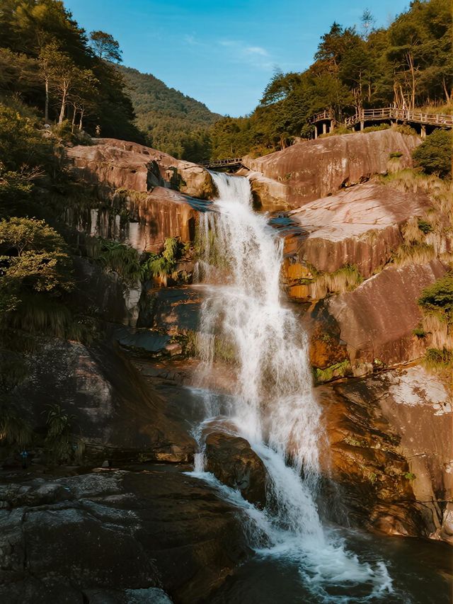 福州周邊小眾秘境！帶娃衝進23℃森林瀑布，彩虹下拍照美哭