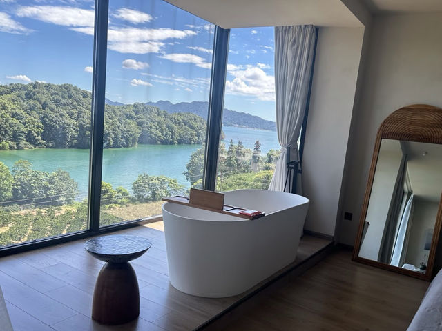 躺進浴缸就能看山看水!這家廬山西海民宿也太絕了吧! 躺進浴缸就能看山看水!這家廬山西海民宿也太絕了吧!