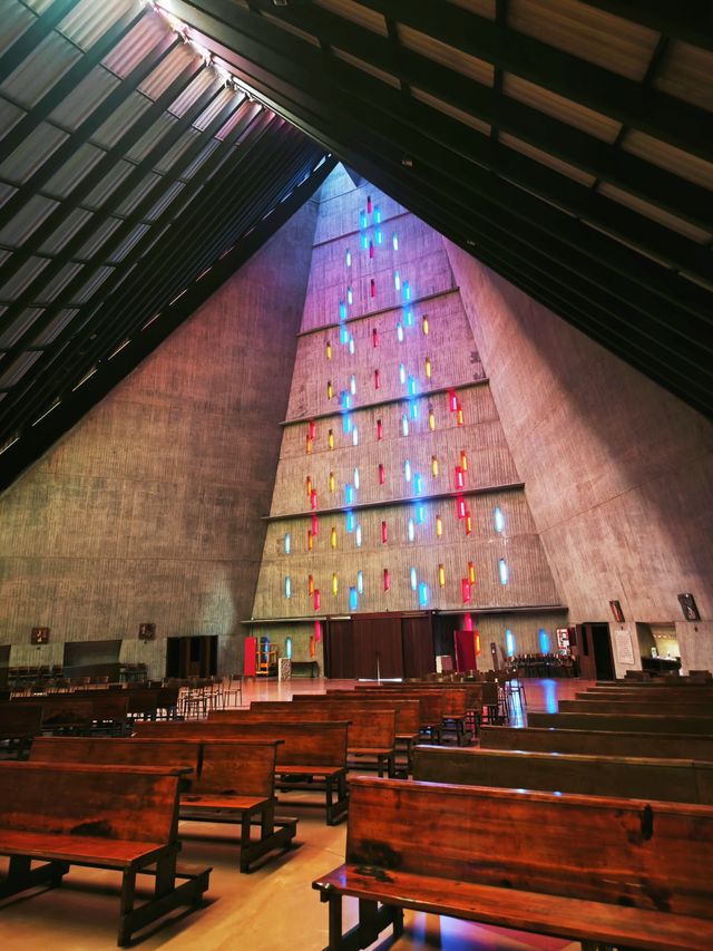 米蘭小眾粗野主義三角教堂 米蘭小眾粗野主義三角教堂