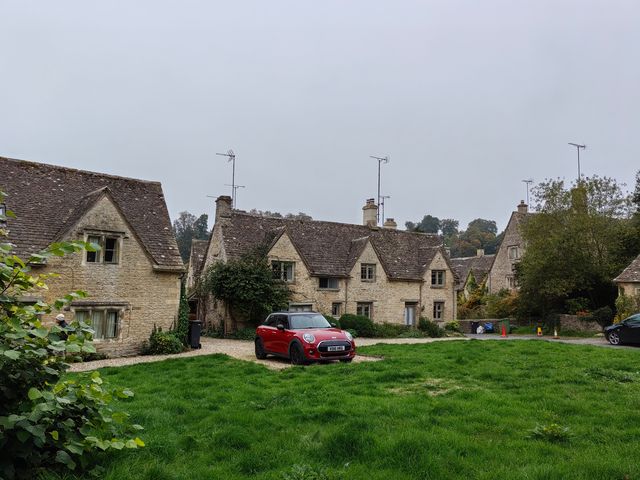 詩情畫意的拜伯里（bibury）