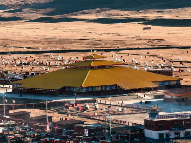 藏地深處的信仰之光！亞青寺，被萬千紅屋點亮的修行秘境  
如果你對藏地的信仰充滿嚮往，那一定要來一次