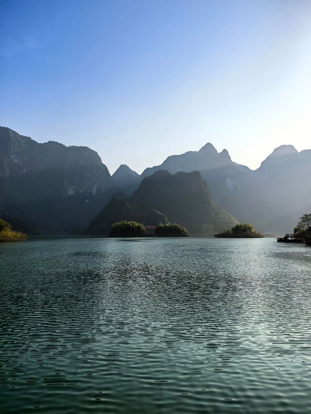 深藏於桂西群山之中的浩坤湖～秋天才是最好的觀賞時節