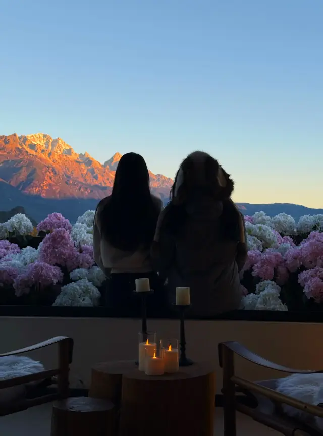 空中庭園で日の出の金山を鑑賞