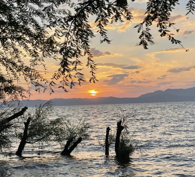 日落是溫柔，浪漫是和你一起看過的瞬間