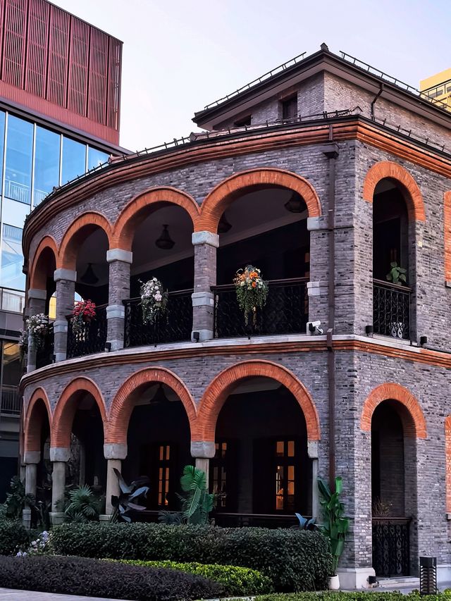 在文學殿堂裡感受巴金輝煌的一生。