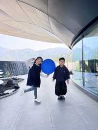 帶娃山裡放養！去個有藝術家的小鎮民宿過夜