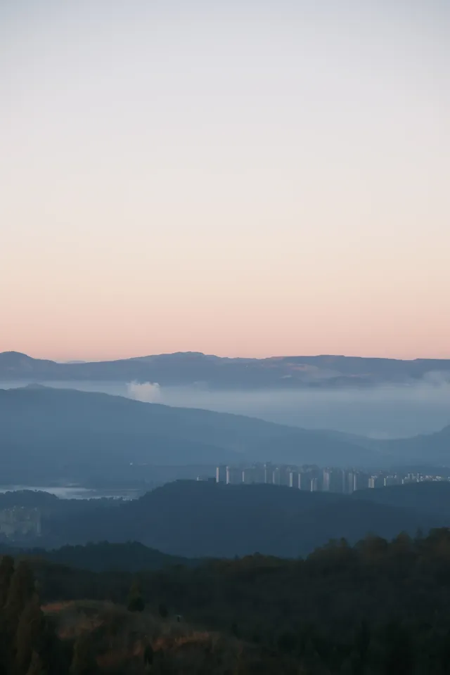 西山貓貓菁日出、晨霧、圓月 西山貓貓菁日出、晨霧、圓月