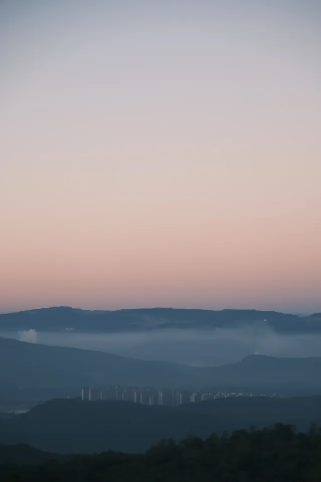 西山貓貓菁日出、晨霧、圓月 西山貓貓菁日出、晨霧、圓月
