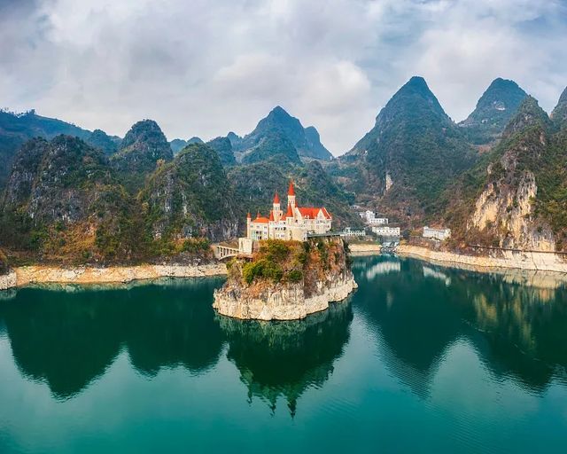 吉隆堡:水上漂仙島,天鵝堡外尋|Trip.com 興義