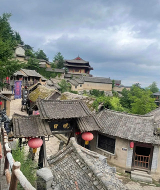 You guys, this ancient village near Luoyang is incredible! With its glass skywalk and live-action explosion show, it's absolutely legendary.