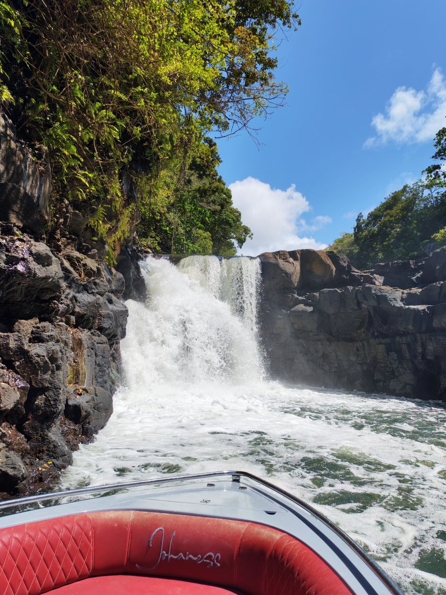 Unforgettable 5 Island Tour with Unique Experiences