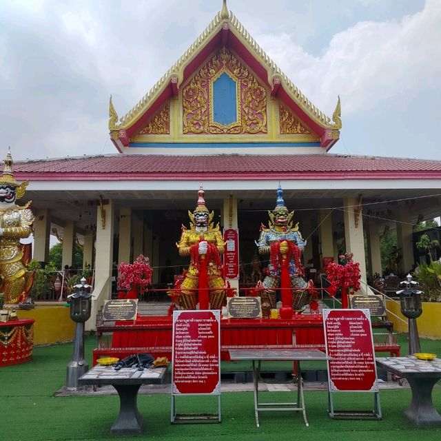 タイ寺院!? ワットブローンアーカート