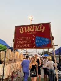 ถนนคนเดินวัวลาย ไม่มีวัว แต่มีของกินเยอะมากก