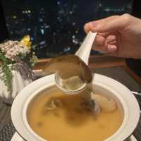 101樓用餐初體驗，香港最高摩天大樓，邊食晚餐變俯瞰維港