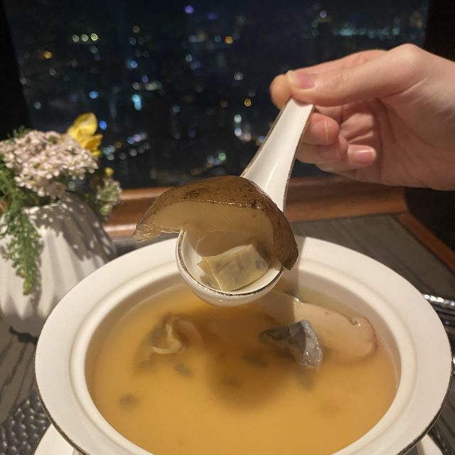 101樓用餐初體驗，香港最高摩天大樓，邊食晚餐變俯瞰維港