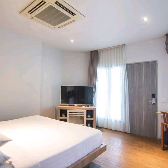 ที่พักติดทะเลชะอำ ร่มรื่น พักสบาย บ้านพันท้าย