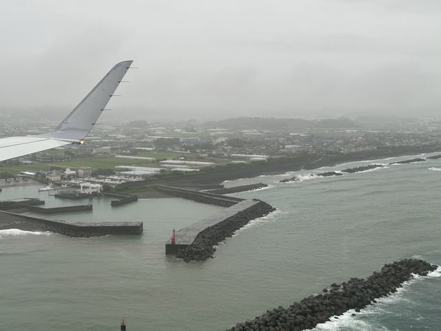 福岡空港→高知(龍馬)空港へ。JAL『エンブラエル』で高知へ飛ぶ。