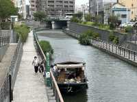 東京・押上。スカイツリーを見上げる『北十間川』と『墨田区おしなり公園』 