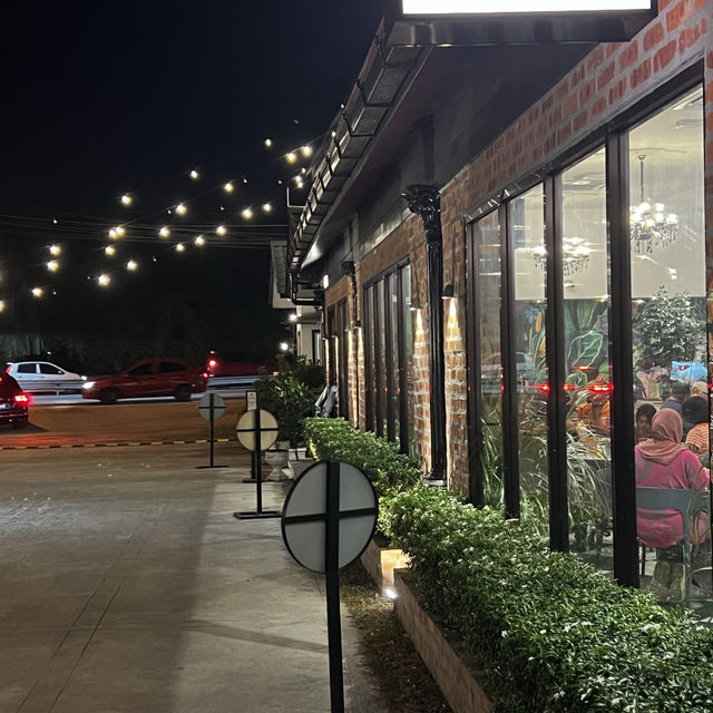 📌ร้าน THE IRAM by Qidot ร้านอาหารแบบคาเฟ่