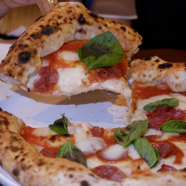 排名最高的Pizza名店，食物不算驚艷，但環境真一般  