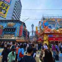 大阪観光スポット！通天閣の福の神ビリケン神社