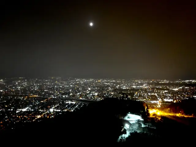 【北海道】日本新三大夜景・もいわ山ロープウェイで札幌の夜景を楽しむ！