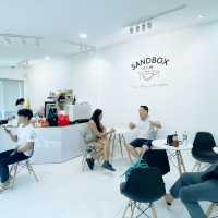 SANDBOX CLUB  คลับกาแฟสุดซอยอารีย์